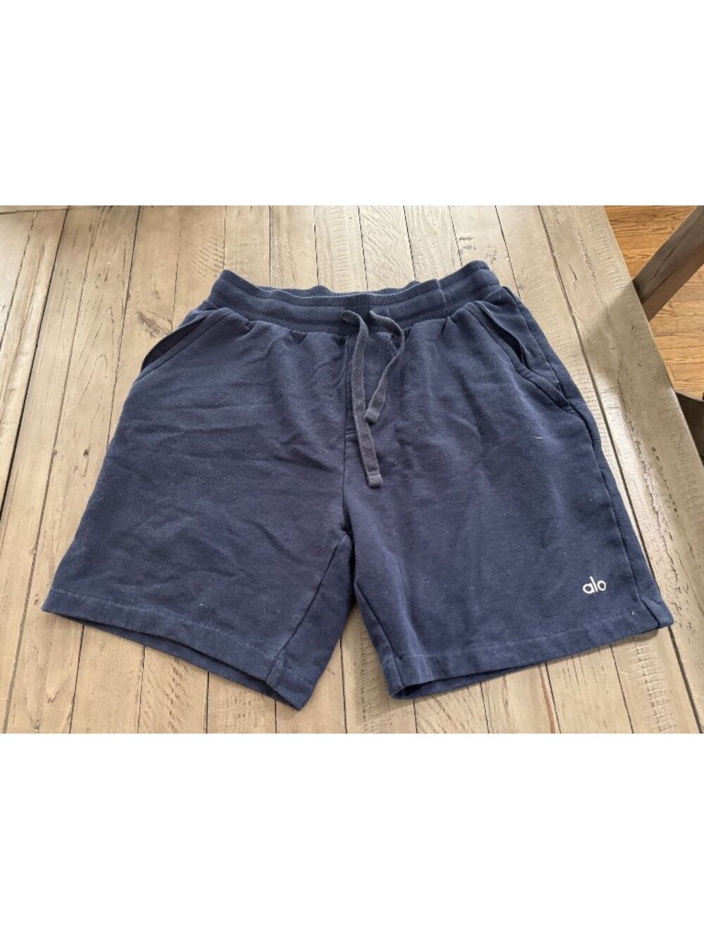 ALO YOGA Chill Short Navy Blue Size Medium Mens